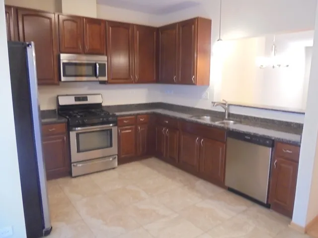 $2,950 | 1093 North Claremont Drive, Unit 714, Palatine, IL 60074