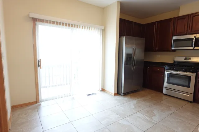 $2,950 | 1093 North Claremont Drive, Unit 714, Palatine, IL 60074