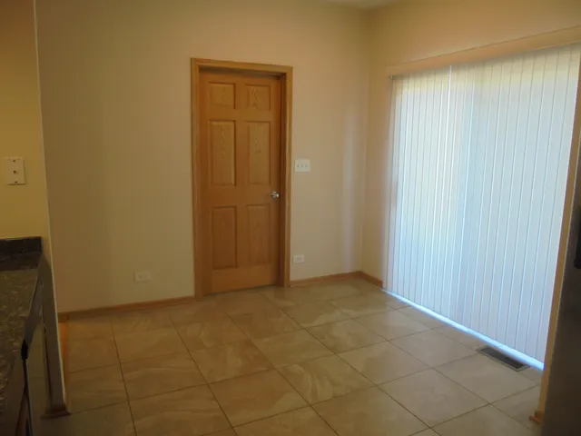 $2,950 | 1093 North Claremont Drive, Unit 714, Palatine, IL 60074