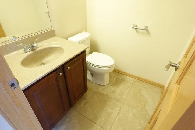 $2,950 | 1093 North Claremont Drive, Unit 714, Palatine, IL 60074