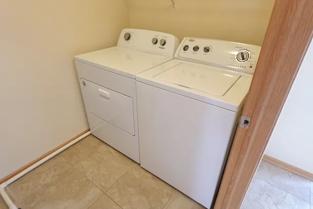 $2,950 | 1093 North Claremont Drive, Unit 714, Palatine, IL 60074