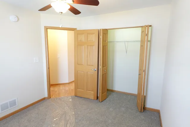 $2,950 | 1093 North Claremont Drive, Unit 714, Palatine, IL 60074