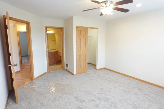 $2,950 | 1093 North Claremont Drive, Unit 714, Palatine, IL 60074