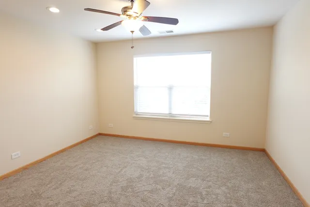 $2,950 | 1093 North Claremont Drive, Unit 714, Palatine, IL 60074