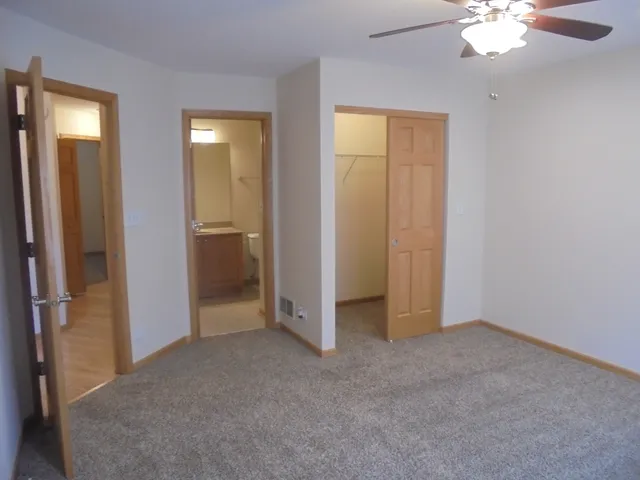 $2,950 | 1093 North Claremont Drive, Unit 714, Palatine, IL 60074