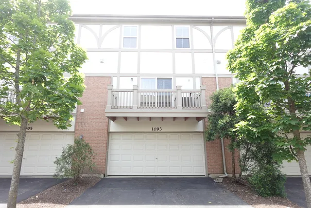$2,950 | 1093 North Claremont Drive, Unit 714, Palatine, IL 60074