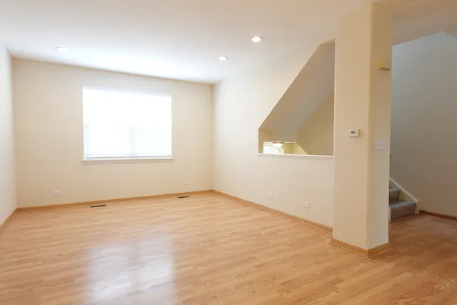 $2,950 | 1093 North Claremont Drive, Unit 714, Palatine, IL 60074