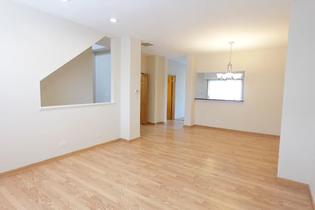 $2,950 | 1093 North Claremont Drive, Unit 714, Palatine, IL 60074