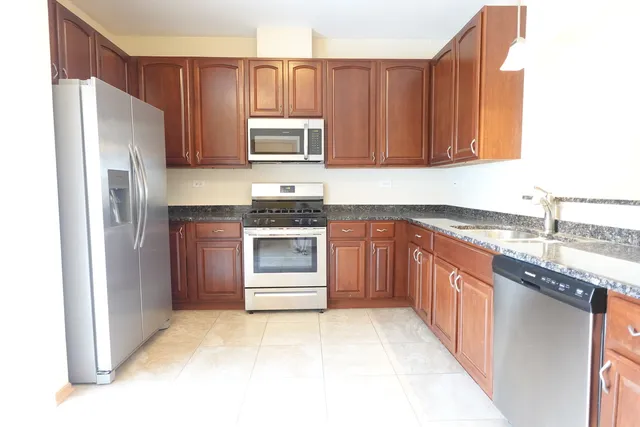 $2,950 | 1093 North Claremont Drive, Unit 714, Palatine, IL 60074