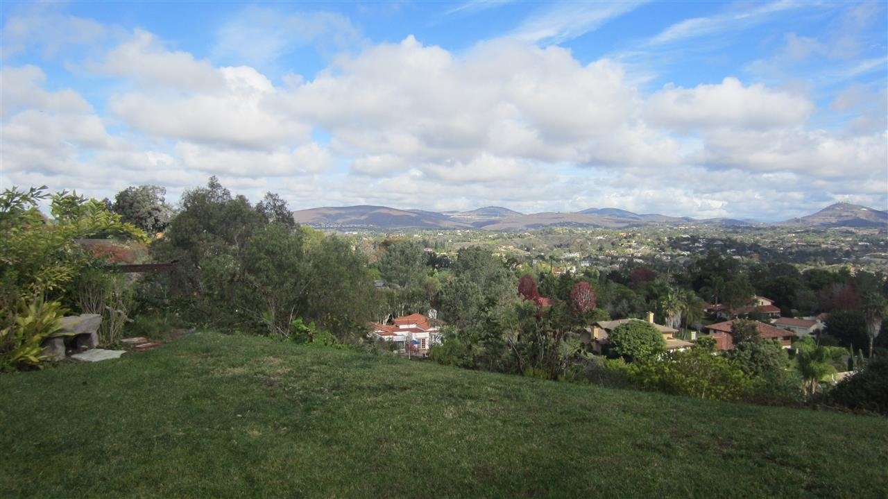 321 Trailview Road Encinitas, CA 92024 - Photo 2 of 25