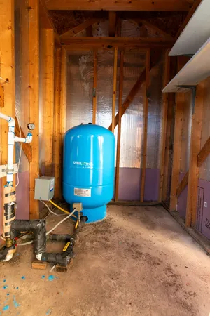 a view of yard with trees