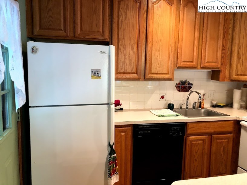 207 Spring Branch Road Beech Mountain, NC 28604 - Photo 11 of 43 Gallery Image 11