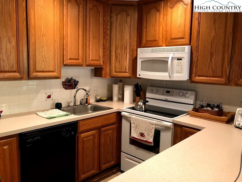 207 Spring Branch Road Beech Mountain, NC 28604 - Photo 10 of 43 Gallery Image 10