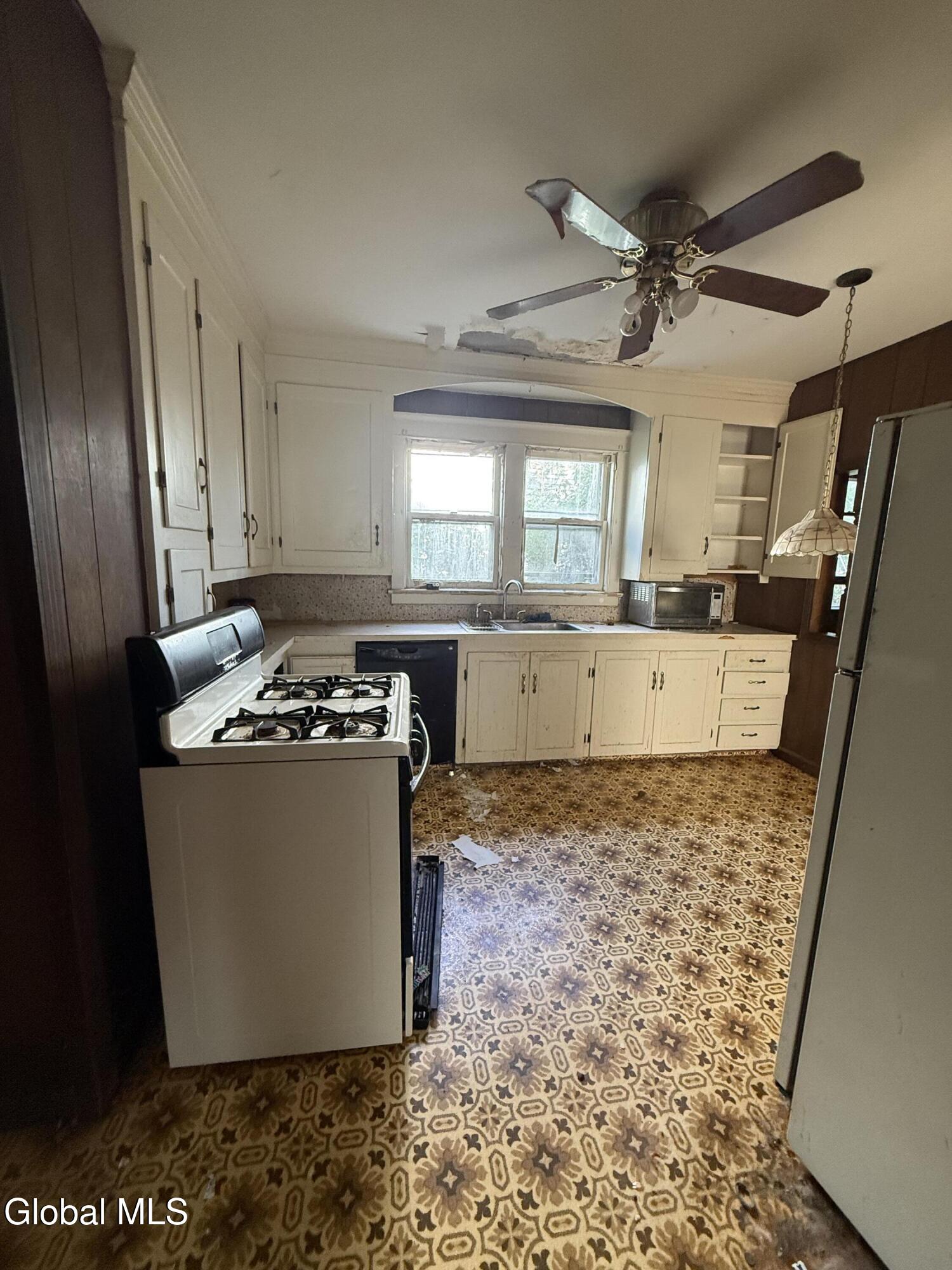 1005 Congress Street Schenectady, NY 12303 - Photo 13 of 34 IMG_2432