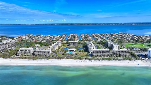$999,000 | 1085 Gulf Of Mexico Drive, Unit 205, Longboat Key, FL 34228