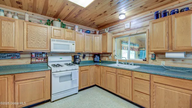 $370,000 | 260 Old Northville Road, Hope, NY 12134