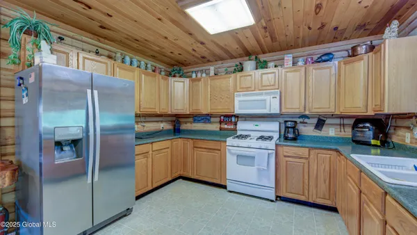 $370,000 | 260 Old Northville Road, Hope, NY 12134