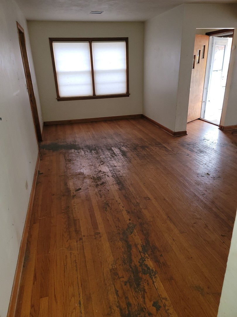 213 South Summit Street Wheaton, IL 60187 - Photo 12 of 33 an empty room with wooden floor and windows