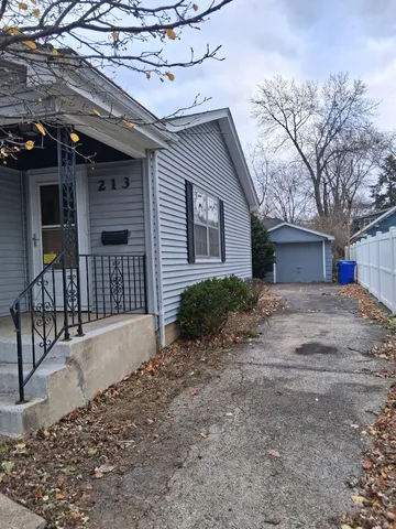 $389,900 | 213 South Summit Street, Wheaton, IL 60187