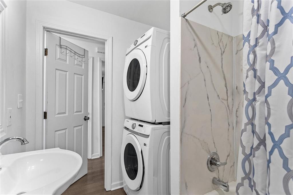 1111 Valley View Road Southeast Atlanta, GA 30315 - Photo 19 of 31 a utility room with dryer and washer