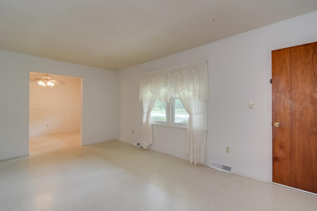 280 Marcia Street Williston, SC 29853 - Photo 10 of 33
