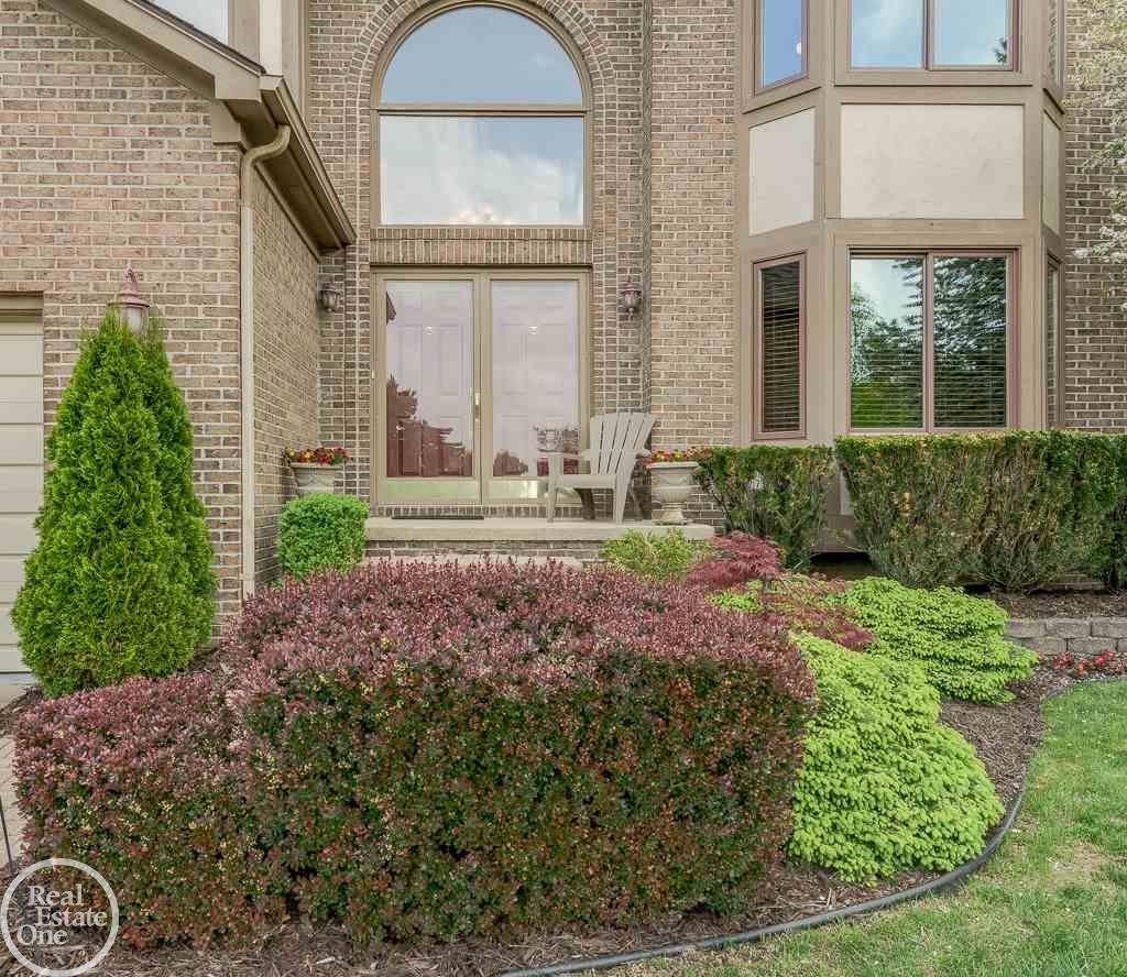 1066 Skyview Court Rochester, MI 48307 - Photo 2 of 39 31243439-1.JPG