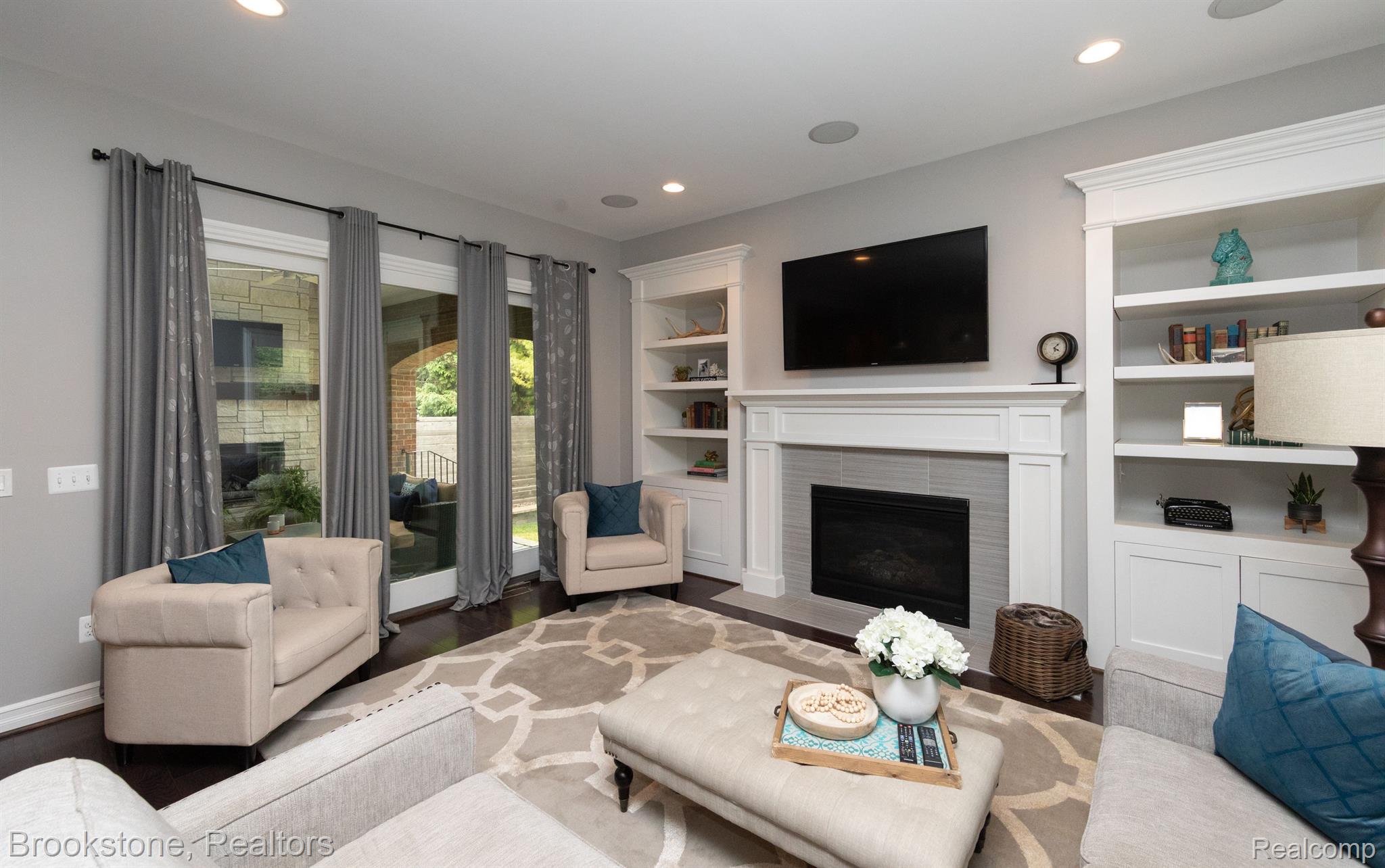 830 Cumberland Ridge Court Rochester, MI 48307 - Photo 20 of 39 Gas fireplace and easy access to the loggia