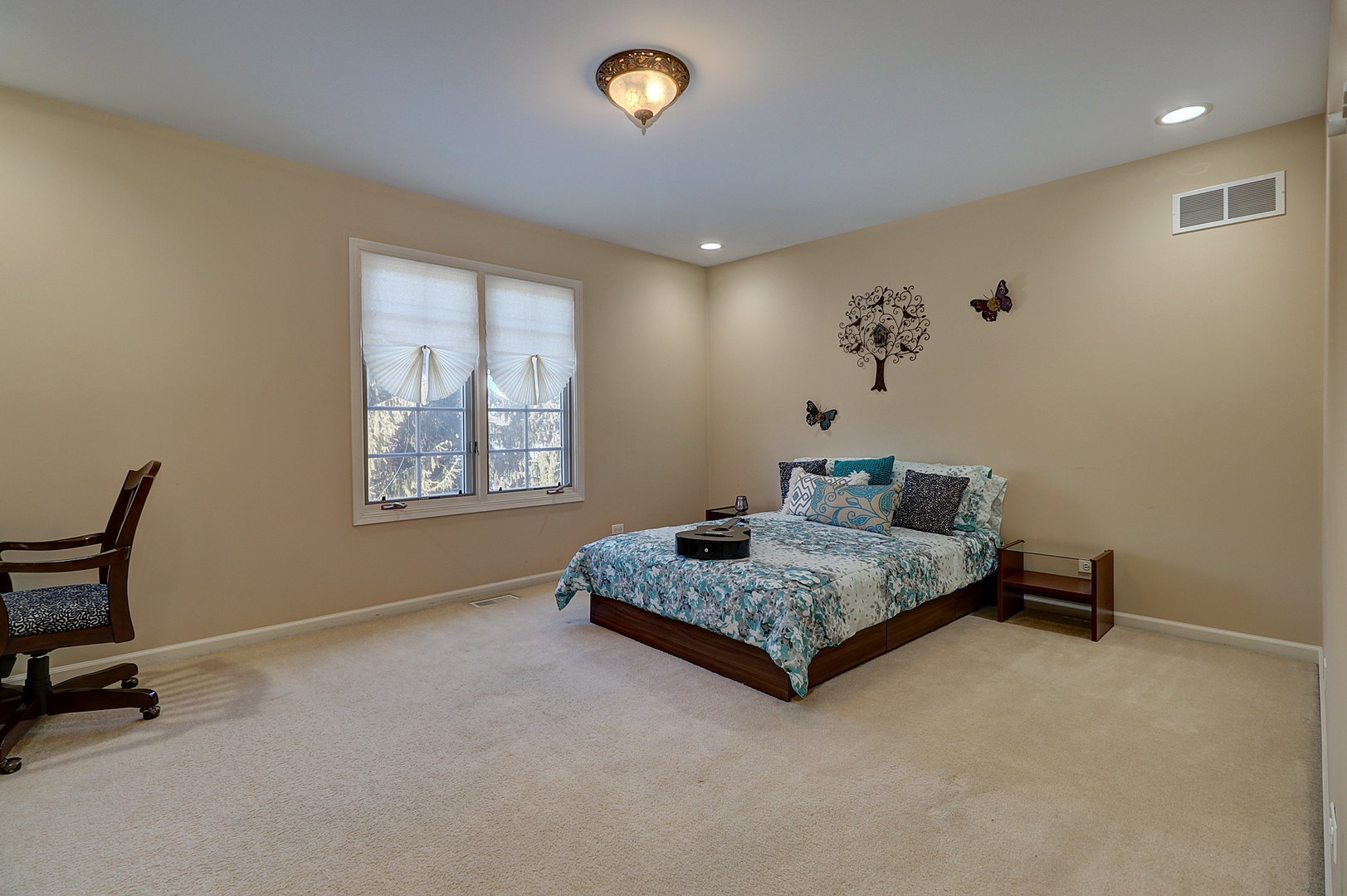 26025 Whispering Woods Circle Plainfield, IL 60585 - Photo 25 of 43 a living room with furniture