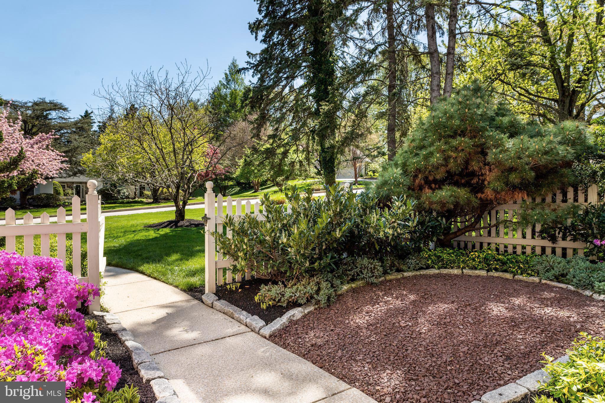 110 Quail Lane Wayne, PA 19087 - Photo 4 of 36 front garden