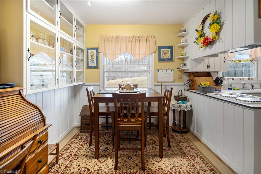 191 Thacker Road Rural Hall, NC 27045 - Photo 4 of 46 Adorable dining area