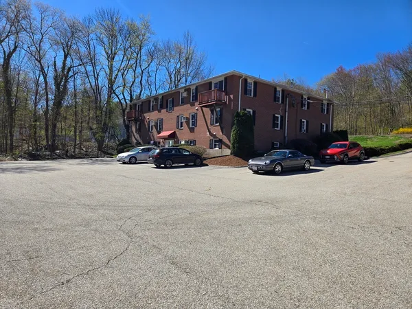 $1,700 | 325 Ashland Avenue, Unit 3, Southbridge, MA 01550
