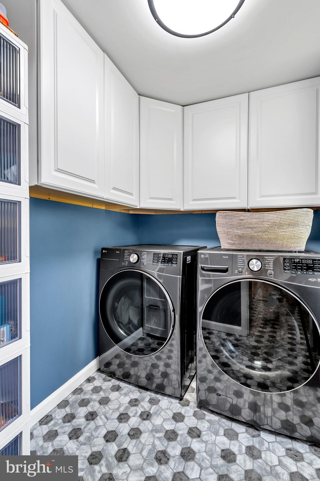 1812 Greenberry Road Baltimore, MD 21209 - Photo 18 of 43 Laundry room on main level is convenient.