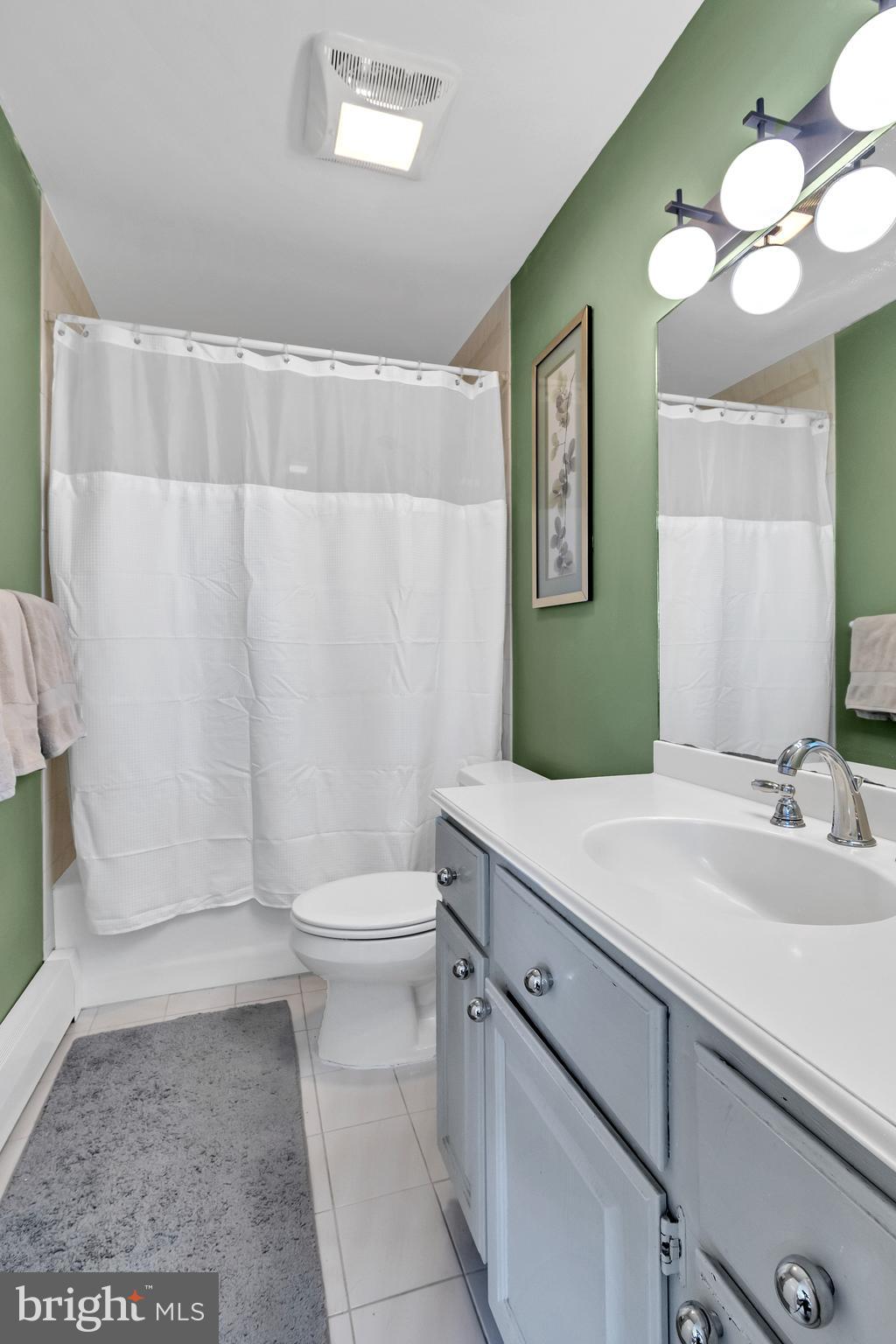 1812 Greenberry Road Baltimore, MD 21209 - Photo 22 of 43 Primary suite bath.