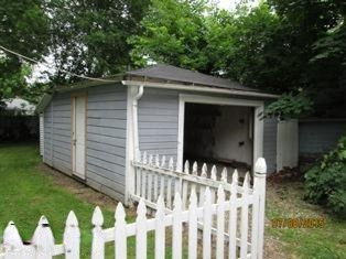 113 West Cushman Street Three Rivers, MI 49093 - Photo 3 of 20 IMG_7483