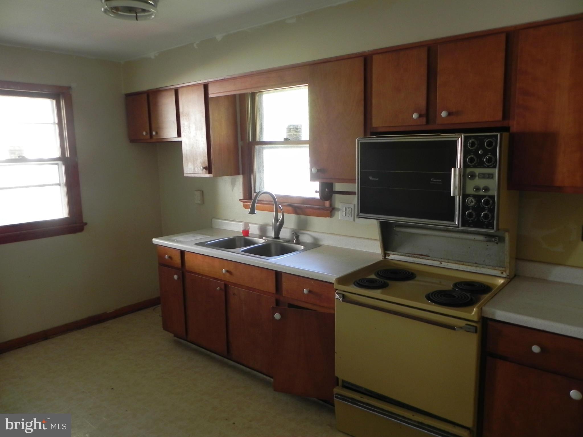 3716 Kanawha Avenue Point of Rocks, MD 21777 - Photo 8 of 11 Kitchen