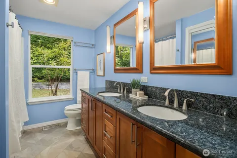 $2,198,000 | 909 110th Avenue Southeast, Bellevue, WA 98004