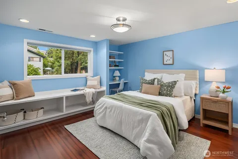 $2,198,000 | 909 110th Avenue Southeast, Bellevue, WA 98004