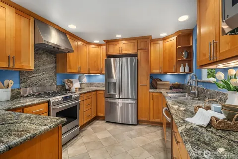 $2,198,000 | 909 110th Avenue Southeast, Bellevue, WA 98004