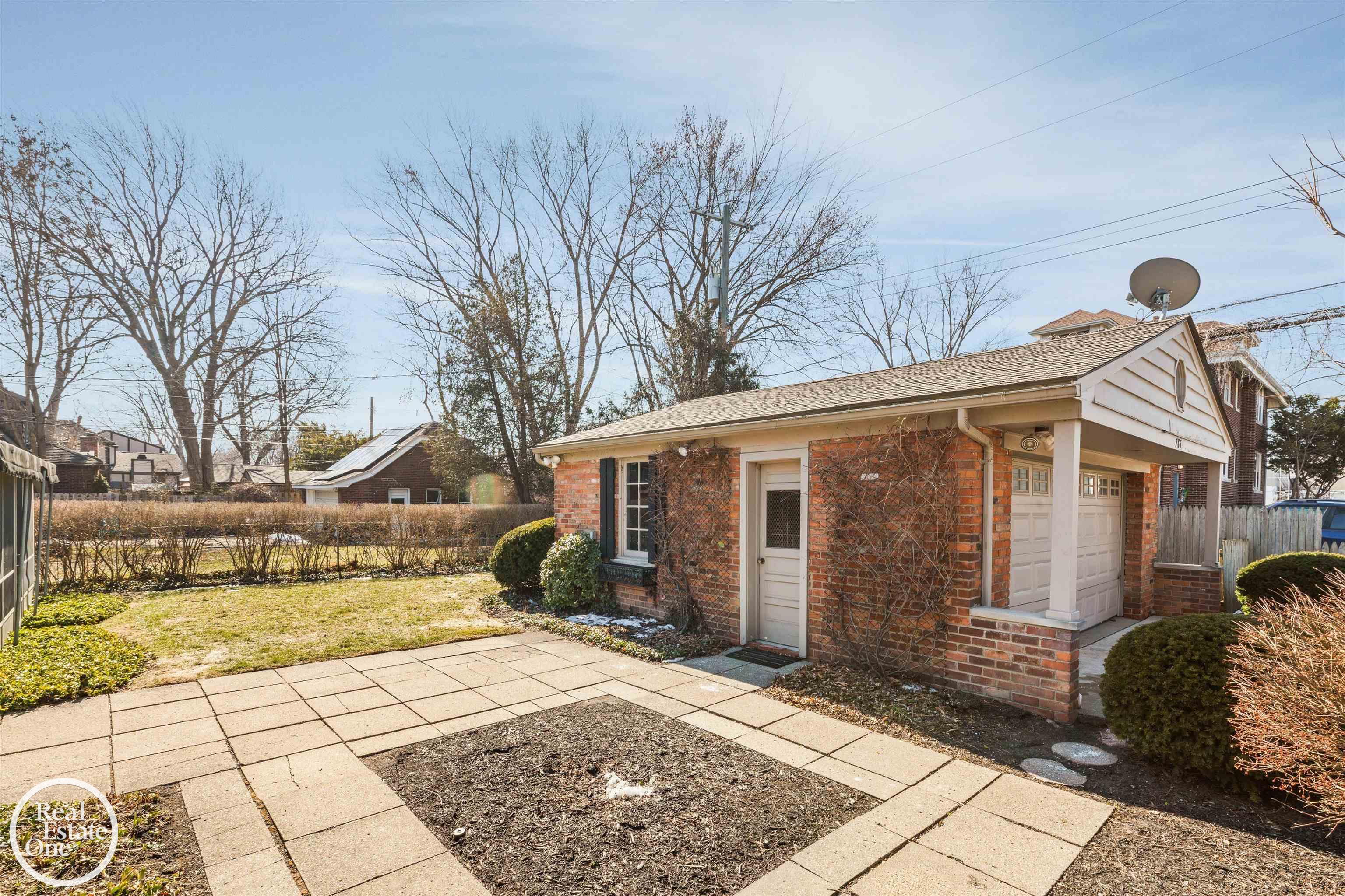 785 Barrington Road Grosse Pointe Park, MI 48215 - Photo 34 of 40