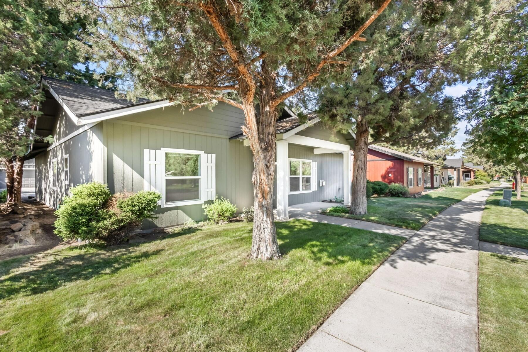 61185 Larkspur Loop Bend, OR 97702 - Photo 2 of 34 batch_2-web-or-mls-33