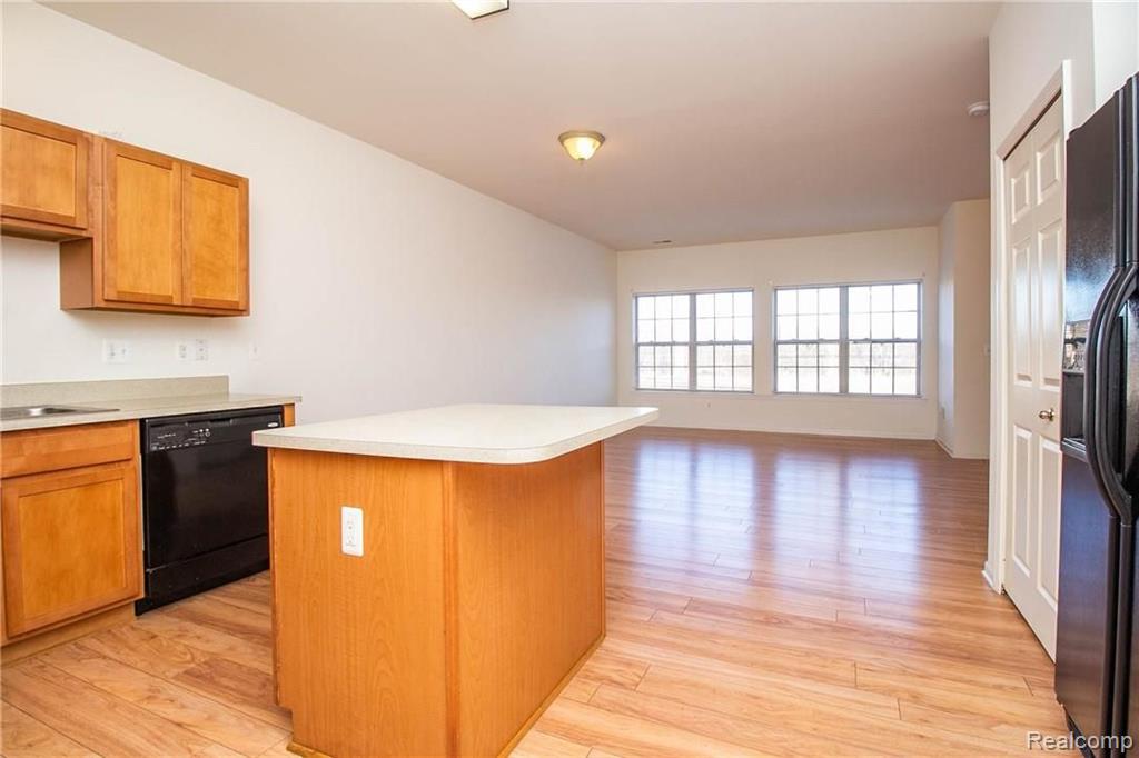 11794 Farmington Road, Unit 90 Livonia, MI 48150 - Photo 5 of 31