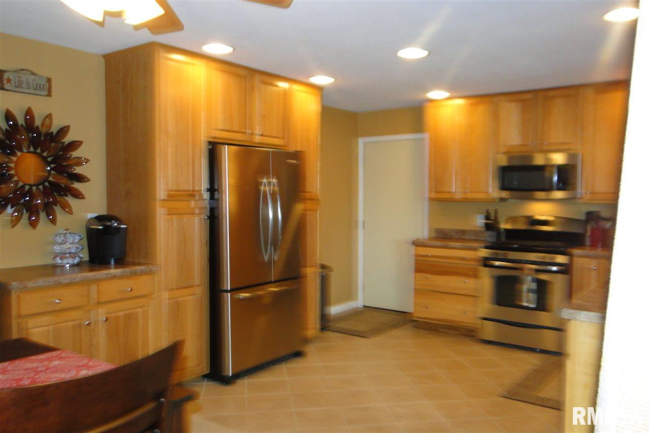 912 North Quarry Road Trivoli, IL 61569 - Photo 5 of 26