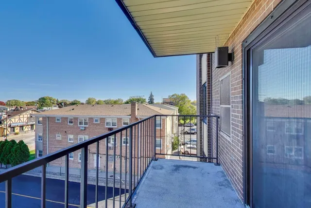 $250,000 | 7707 West Irving Park Road, Unit 303, Chicago, IL 60634
