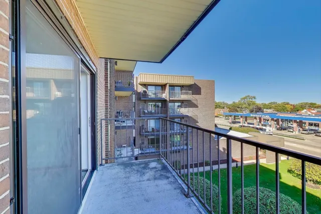 $250,000 | 7707 West Irving Park Road, Unit 303, Chicago, IL 60634