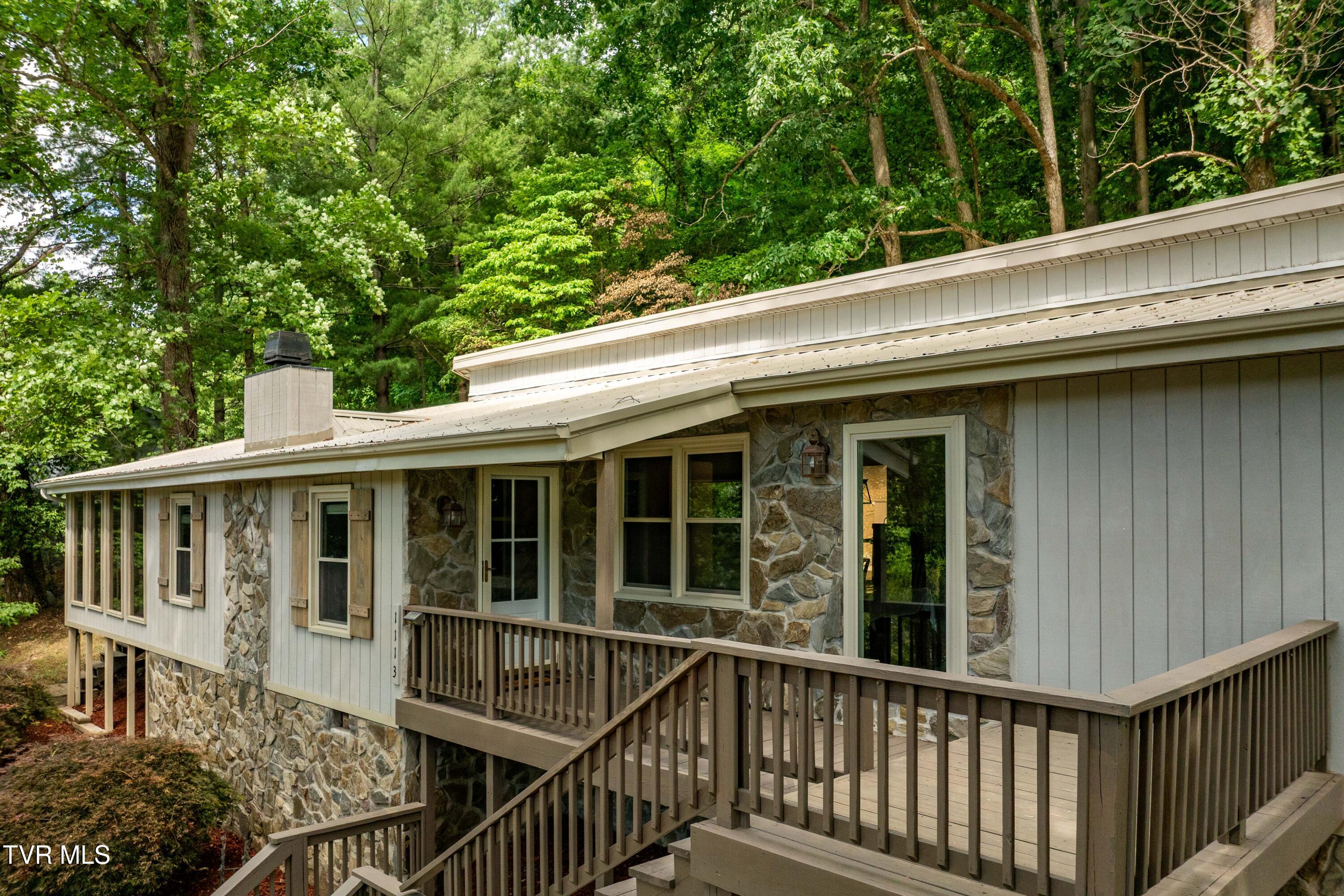 1113 Berry Road Elizabethton, TN 37643 - Photo 2 of 88 1113 Berry Rd (21 of 89)