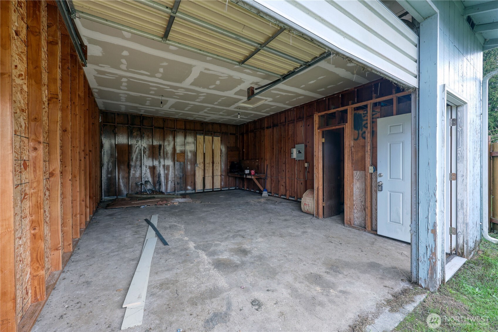 418 North 13th Street Elma, WA 98541 - Photo 22 of 34 a view of an empty room