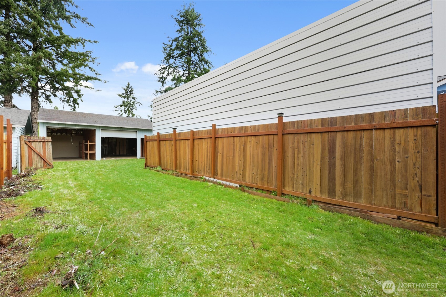 418 North 13th Street Elma, WA 98541 - Photo 27 of 37 a view of a house with backyard