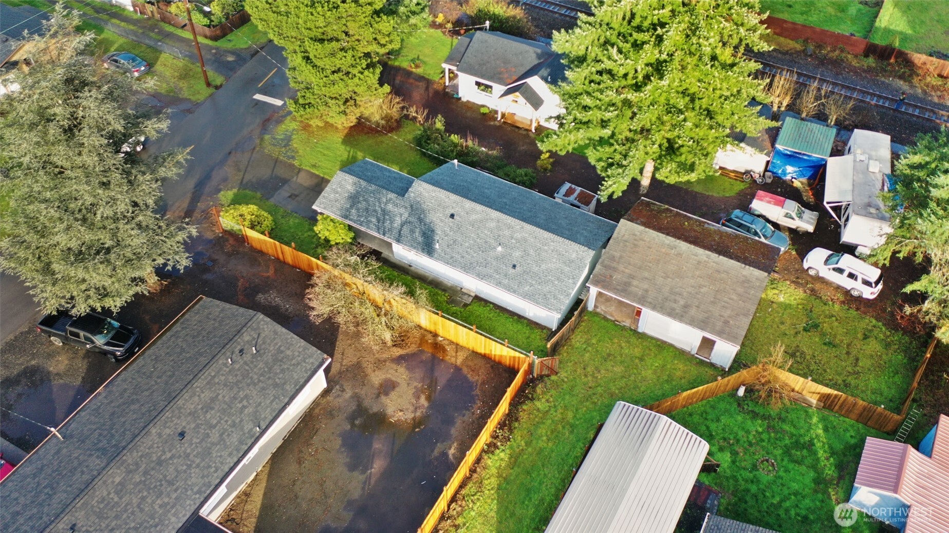 418 North 13th Street Elma, WA 98541 - Photo 32 of 34 an aerial view of a house with a yard