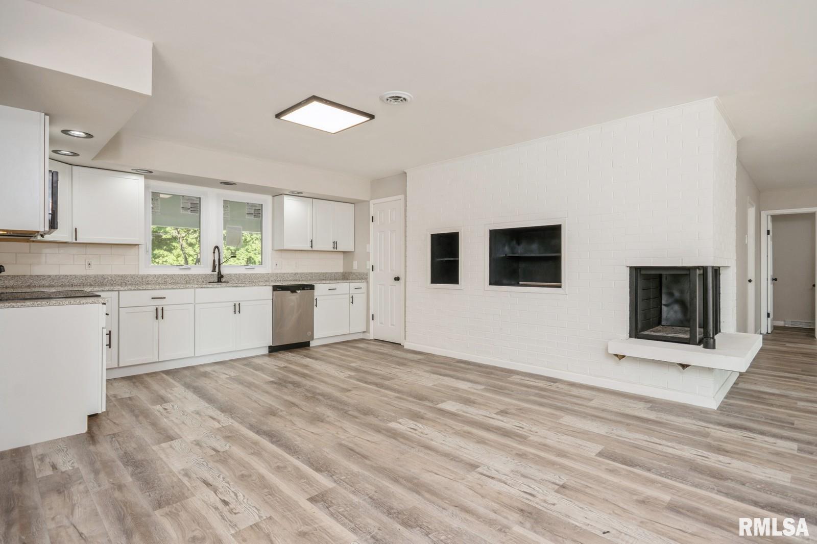 6686 John Drive Mount Zion, IL 62549 - Photo 5 of 15