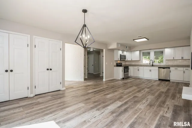 $329,000 | 6686 John Drive, Mount Zion, IL 62549